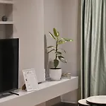 Tam Serviced Shallvaret District Apartman *