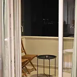 Tam Serviced Shallvaret District Apartman *