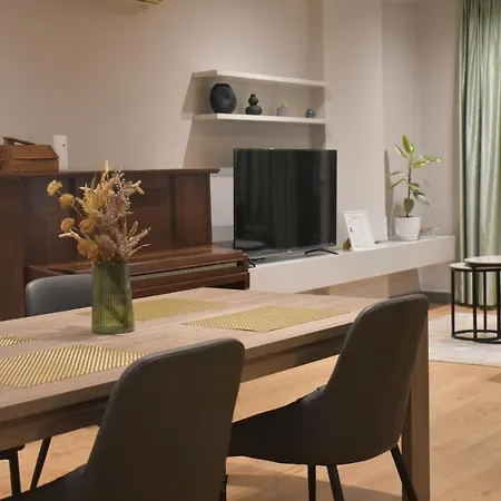 Tam Serviced Shallvaret District Lejlighed Tirana