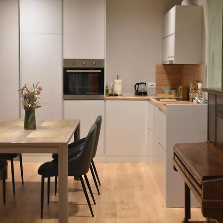 Tam Serviced Shallvaret District Apartament *