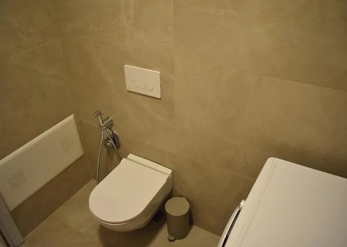 Tam Serviced Shallvaret District Lejlighed Tirana