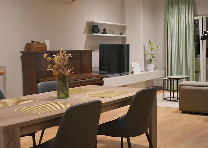 Tam Serviced Shallvaret District Lejlighed Tirana